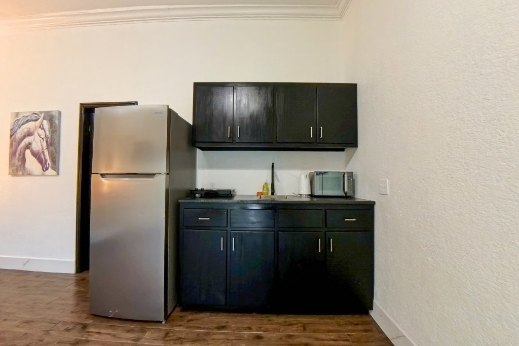 west-end-dive-resort-suite-kitchenette